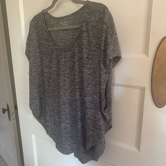 Beyond Yoga Gray Oversized High Low Short Sleeve T-shirt Size M / L - Picture 5 of 6